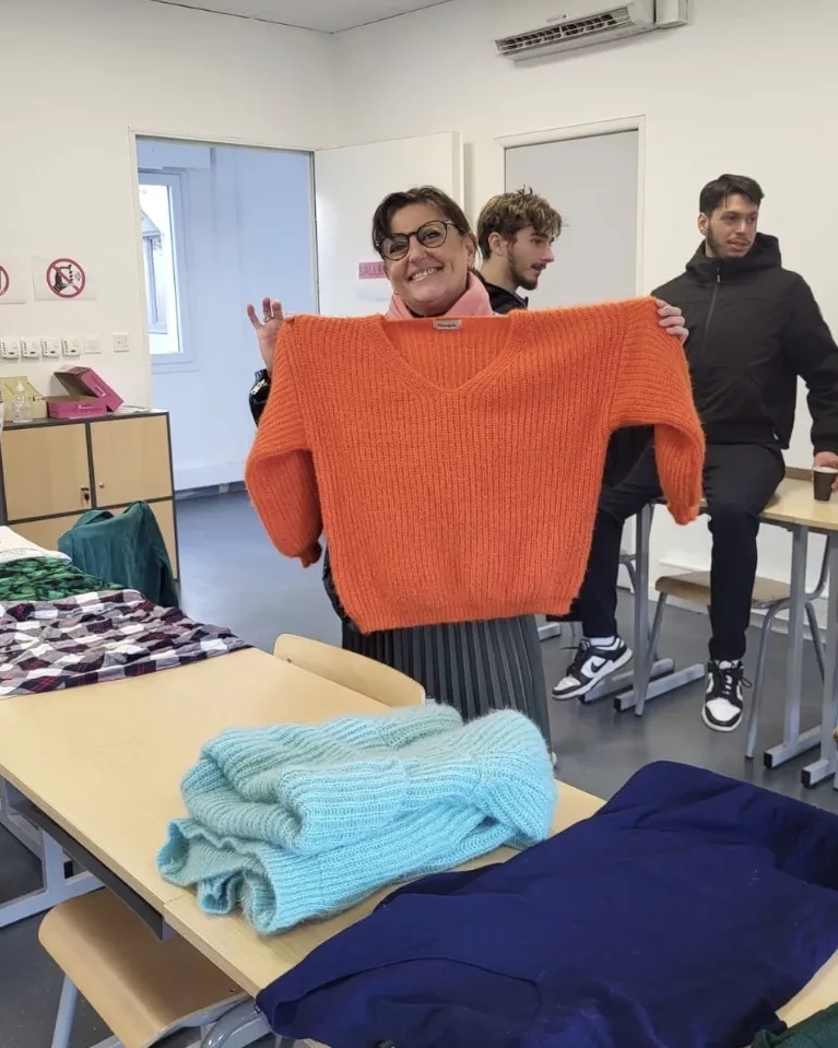 Professeurs participant à la braderie